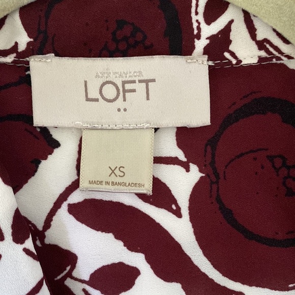 Ann Taylor Loft woman’s button down blouse size XS - Picture 3 of 8